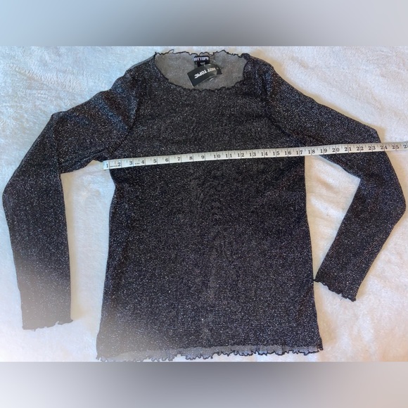 Hot Topic Long Sleeve Top - Picture 4 of 5